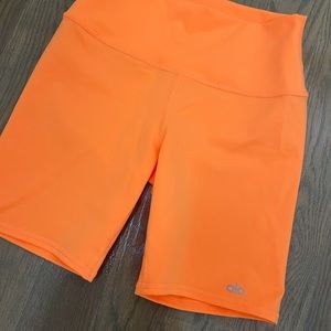 Alo yoga airbrush biker short in neon apricot. Worn once.